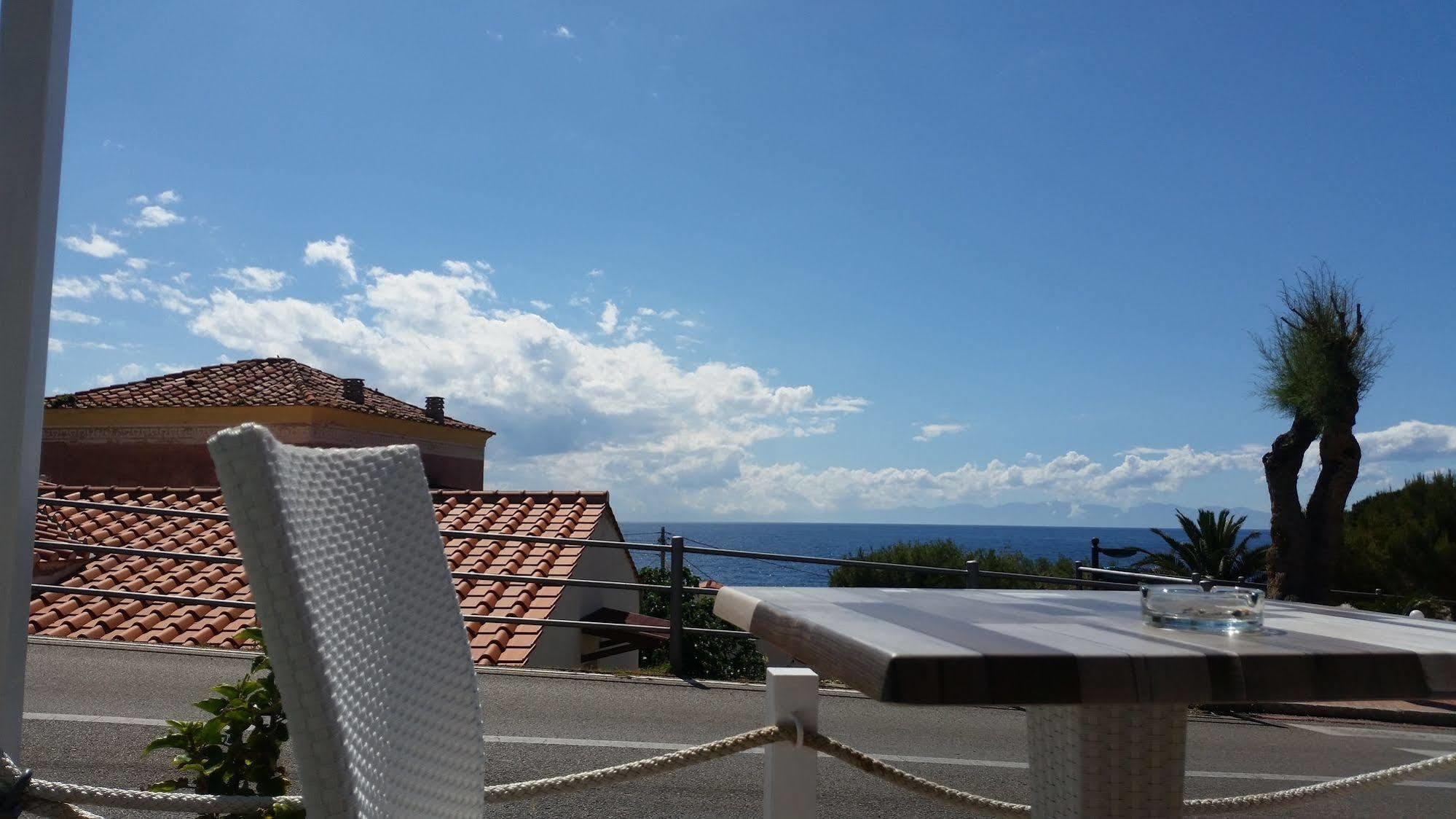 Hotel Il Perseo Chiessi Bagian luar foto